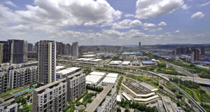 北部新區(qū)管委會(huì)相關(guān)負(fù)責(zé)人表示，15年來(lái)，北部新區(qū)從曾經(jīng)郊野荒地的“白紙”狀態(tài)，逐漸邁向重慶重要的現(xiàn)代服務(wù)業(yè)集聚區(qū)、智能制造集聚區(qū)、科技創(chuàng)新示范區(qū)和生態(tài)宜居首善區(qū)，以國(guó)家內(nèi)陸開(kāi)放型經(jīng)濟(jì)示范區(qū)的姿態(tài)，“努力在全市發(fā)揮支撐和領(lǐng)頭羊作用”。